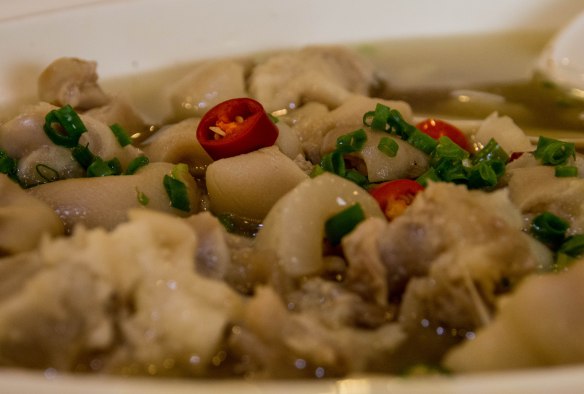 鲜椒美容蹄 xiān jiāo měiróng tí (Pig trotters with fresh pepper)