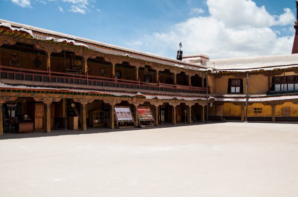 Courtyard in front of the White Palace