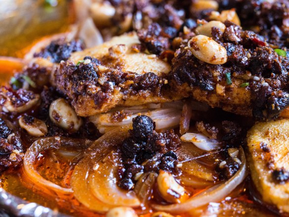 Onions, fermented & seasoned soybeans, and tofu.